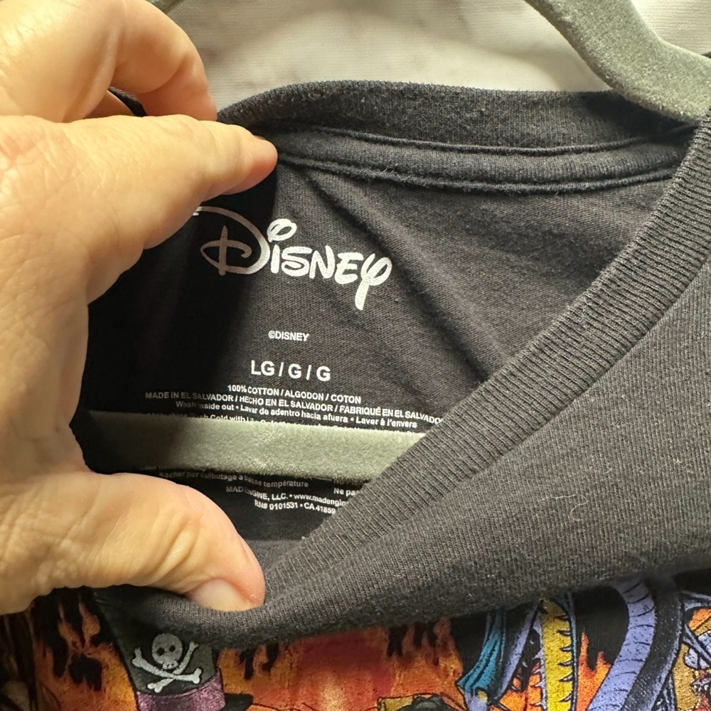 Disney Villains Bad Guys Long Sleeve Cruella Maleficent Hook Graphic T-Shirt L‎ - Picture 3 of 5